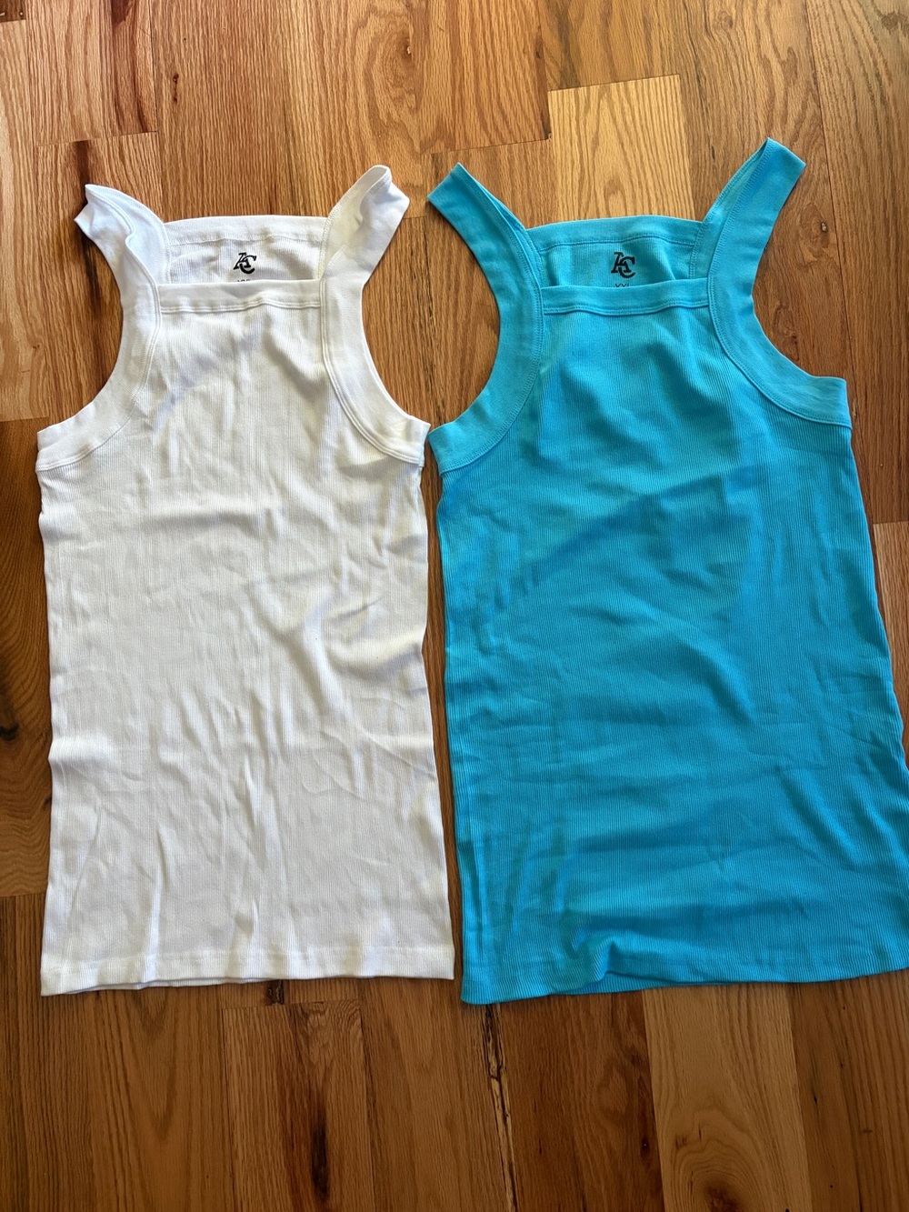 Woman White & Turquoise Ribbed Tank Tops